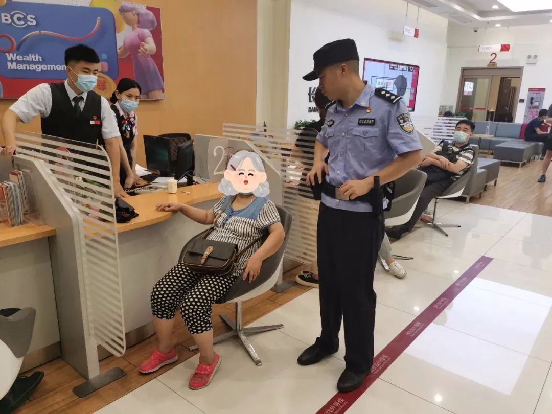 DƬ